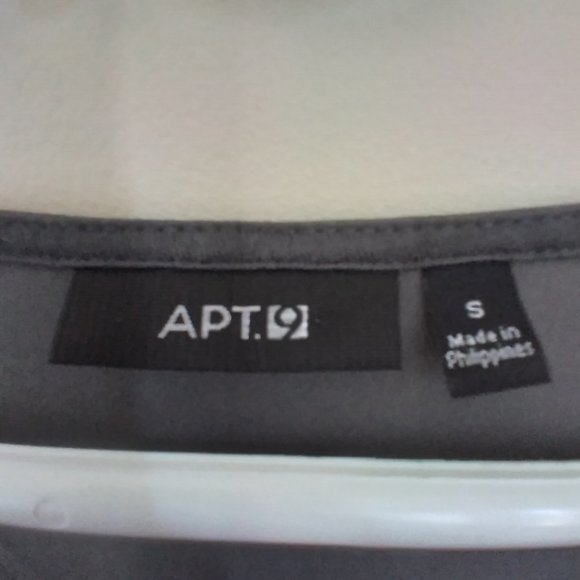 Apt. 9 Charcoal Top. Soft Flowy Butterfly Sleeve. Sheer sleeve and back panel - Picture 3 of 11